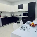Sunset Haven - Walking Distance To Golden Bay Apartament Manikata