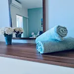 Sunset Haven - Walking Distance To Golden Bay Apartment Manikata